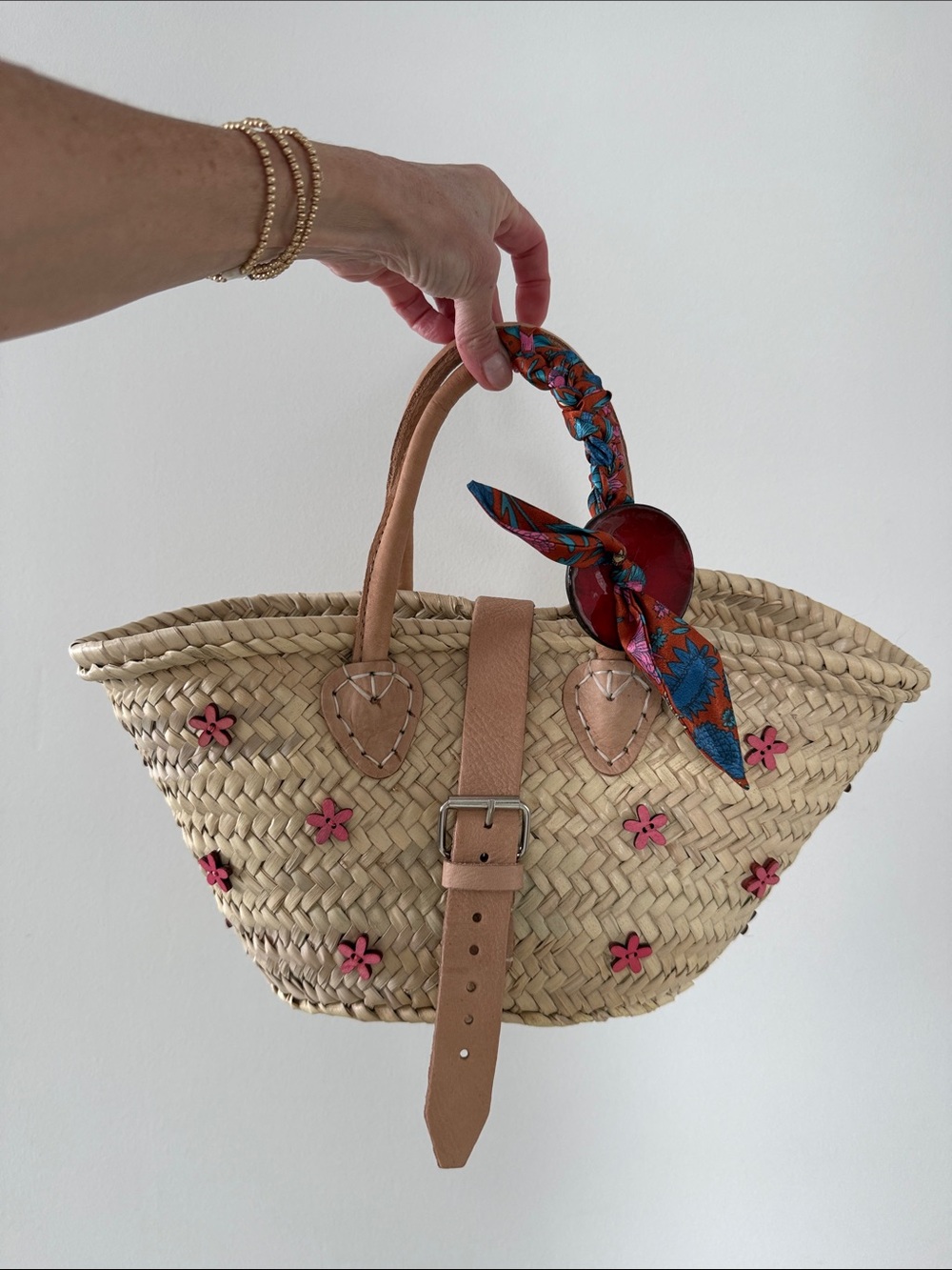 Straw tote bag with detailed customization